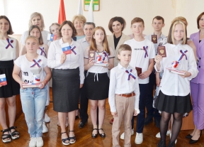 Вручение паспортов и памятных подарков 10 юным жителям Мценского района