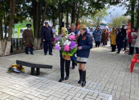 9 мая в д. Аниканово Мценского района состоялось возложение цветов к подножию мемориального комплекса