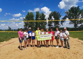 14 июня на спортивной площадке Отрадинской средней школы 6 команд девочек состязались за звание лучших в Первенстве Мценского района по пляжному волейболу, посвященном Дню России.